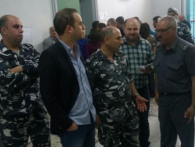 مراسل الــmtv في البقاع: محافظة بعلبك تشهد زحمة كبيرة بسبب تواجد رؤساء الاقلام منذ الساعة السادسة صباحا لاستلام صناديق الاقتراع 