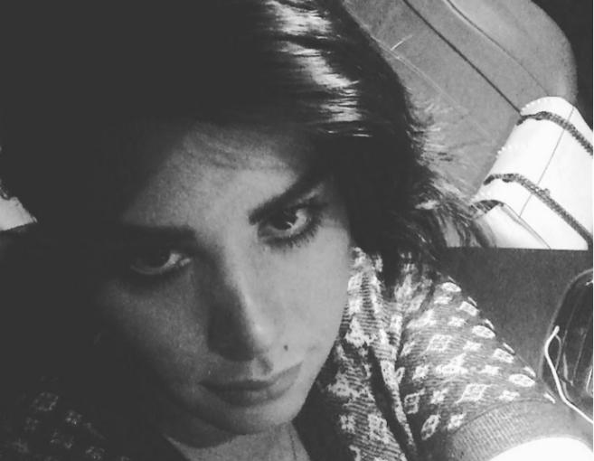 شمس تصف نفسها بـ "أفشل مخلوق"!