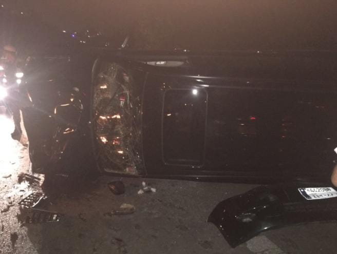 بالصورة: انقلاب سيّارة رباعيّة الدفع على اول اوتوستراد المتن السريع لجهة نهر الموت