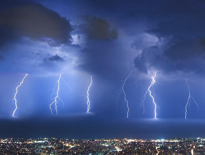 59 قتيلا بسبب الصواعق