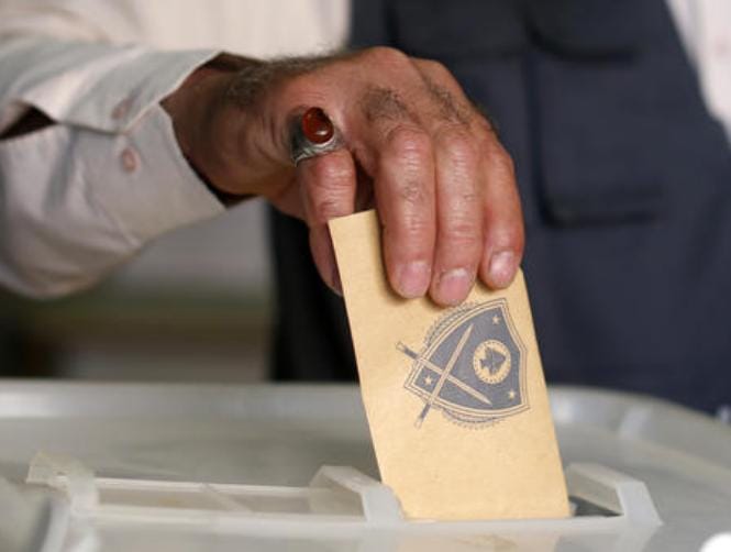 نسبة الاقتراع في منطقة بصاليم رواحت ظهرا بين 30 و32 في المئة ويشهد مركز الاقتراع في البلدية زحمة خانقة