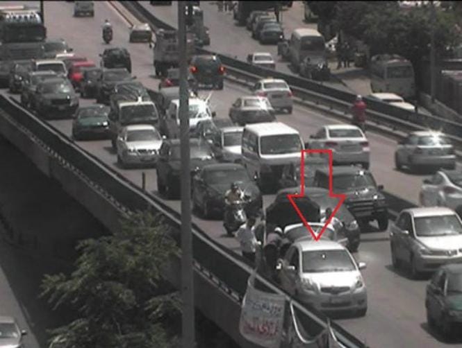 التحكم المروري: تعطل سيارة على جسر الكولا باتجاه نفق سليم سلام وحركة المرور كثيفة في المحلة