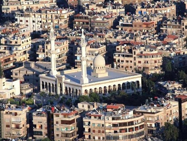 قافلة مساعدات انسانية تدخل حرستا في دمشق