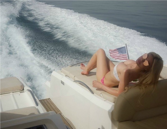 ميريام كلينك في صورة مثيرة