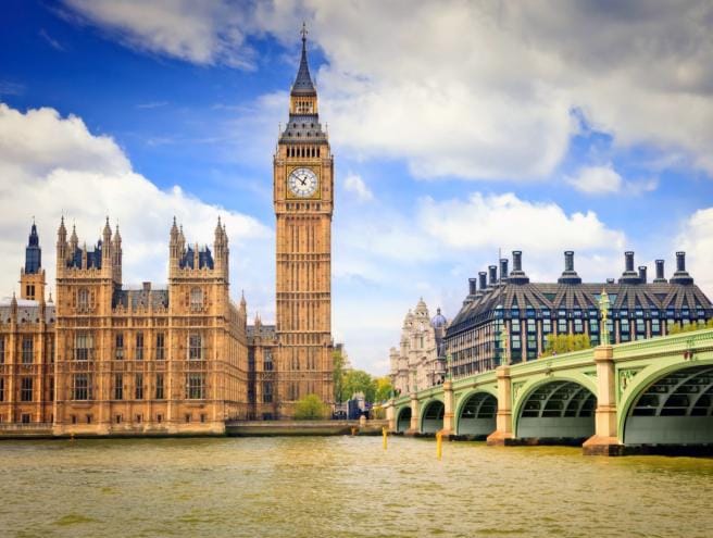 الاذاعة البريطانية: لا أسباب أمنية وراء إخلاء مطار جون لينون