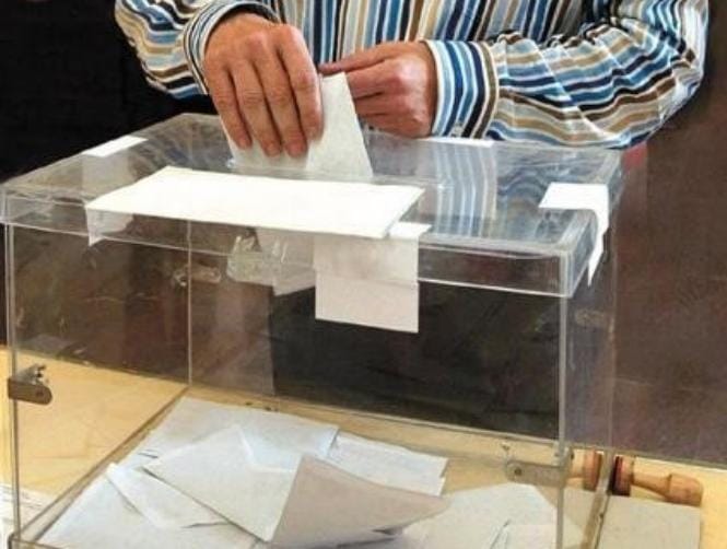 تلاسن وتشابك بالأيدي بين مسؤول "حركة أمل" ومرافقيه أمام مركز بلدية حارة صيدا ورئيس البلدية الحالي ومناصريه ما استدعى تدخل قوة من الجيش لحلّ الإشكال