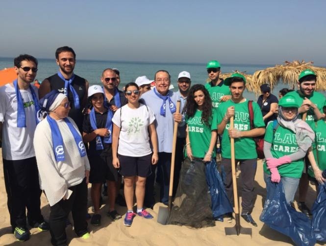 وزير البيئة شارك في حملة الازرق الكبير