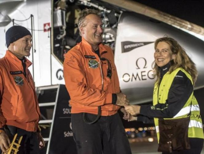 Solar plane lands in Dayton, Ohio on latest leg of round-the-world flight