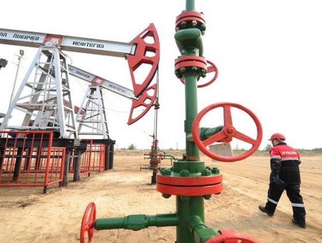 انتاج ليبيا النفطي يتجاوز 300 الف برميل