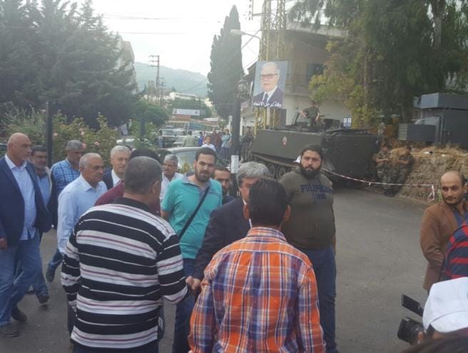 الامين العام للحزب الشيوعي حنا غريب يدلي بصوته الان في مدرسة رحبه الرسمية للذكور