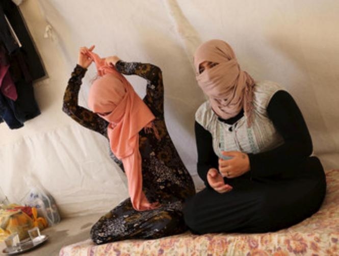 ISIS Jihadists Sell Sex Slaves on Facebook 