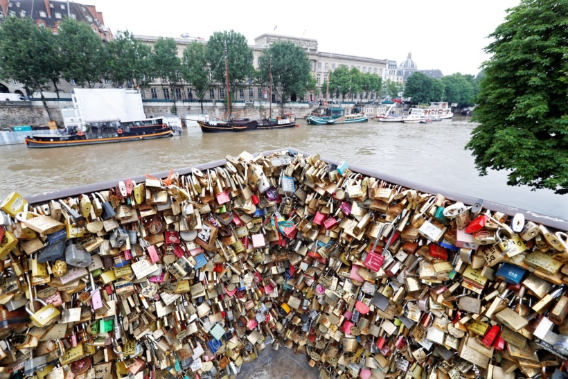 Photos: Paris Underwater