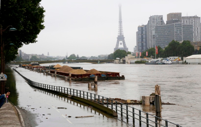 Photos: Paris Underwater