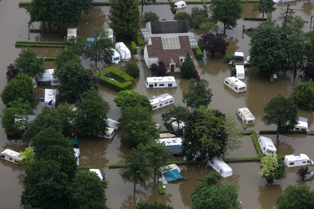 Photos: Paris Underwater