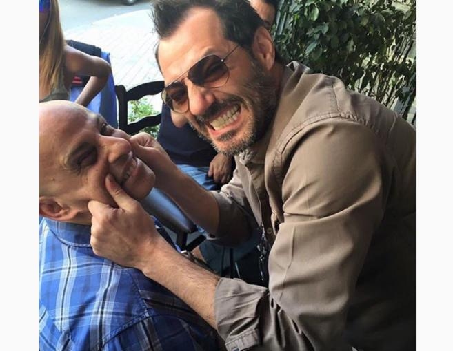 بالصورة: عادل كرم "يدلّل" عباس شاهين