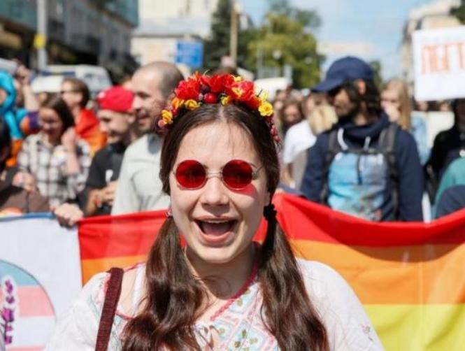 Praise from West after mostly peaceful Kiev Pride march