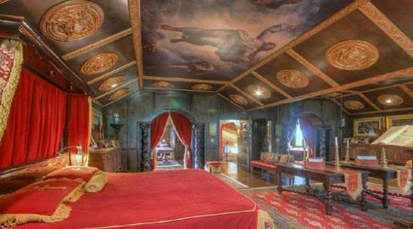 ما السرّ الذي يخفيه هذا المنزل؟