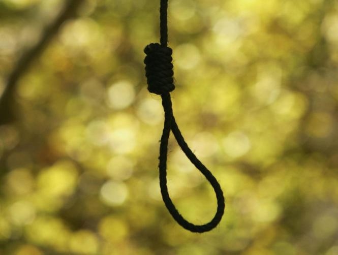 Man Accidentally Hangs Himself to Show Wife How It's Done