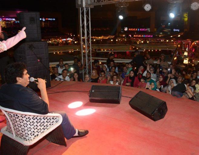 بالصور: أحمد عدوية يحيي حفلة رمضانية