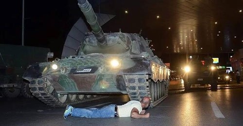 بالصور: التسلسل الزمني لمحاولة الانقلاب في تركيا