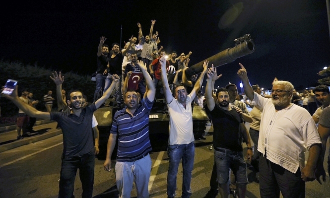 بالصور: التسلسل الزمني لمحاولة الانقلاب في تركيا