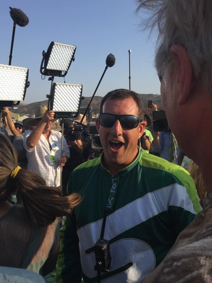 Watch: First Man to Skydive 25,000 feet Without Parachute