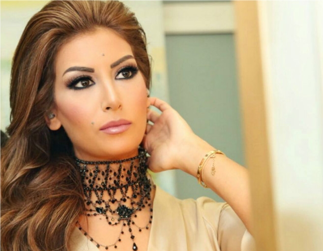 بالصورة: رويدا مشرقة الى جانب حبيبها