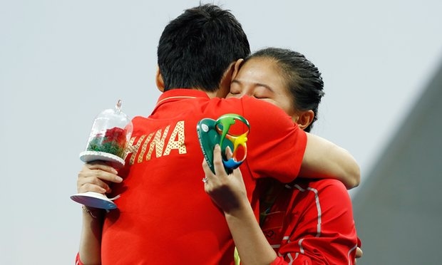 Photos: Chinese Boyfriend Proposes on Rio Podium 
