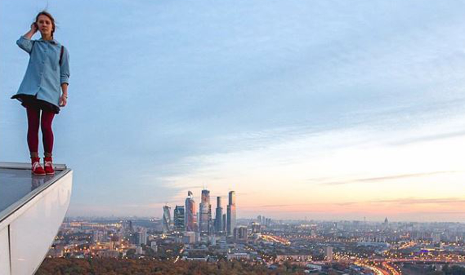 Photos: Woman Takes the Most Dangerous Selfies in the World