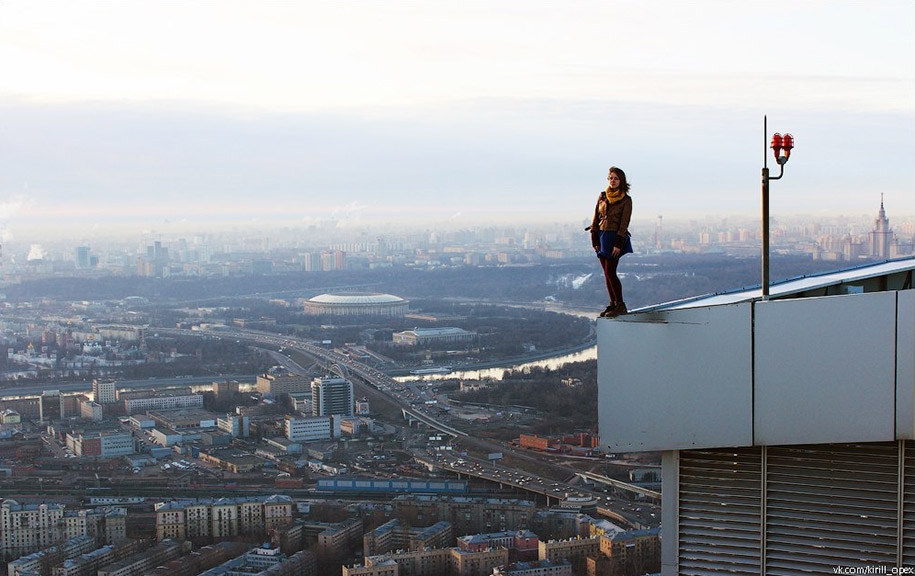 Photos: Woman Takes the Most Dangerous Selfies in the World