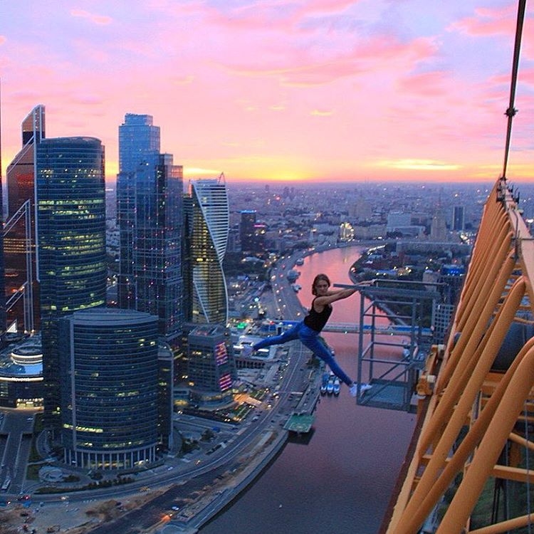 Photos: Woman Takes the Most Dangerous Selfies in the World