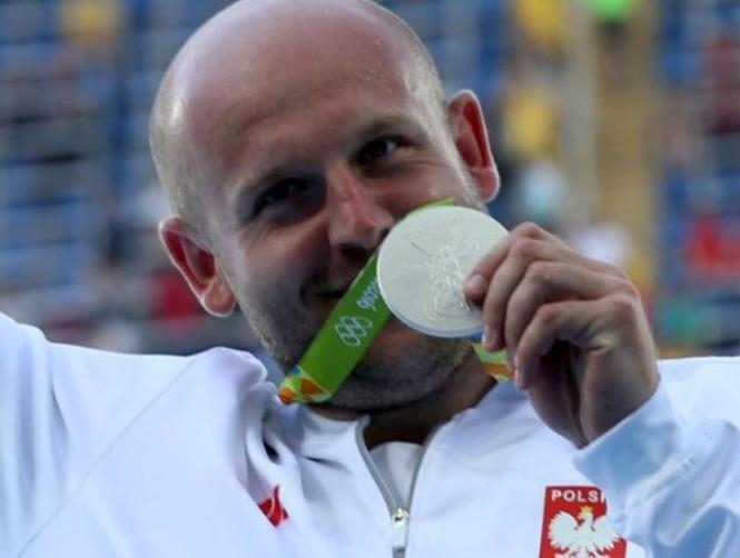 Olympian Sells Medal to Help Boy Battling Cancer