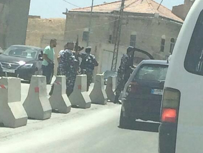 ISF: Troops at Dahr al-Baidar checkpoint detain five Lebanese and Syrian nationals for sneaking 33 foreigners into the country 
