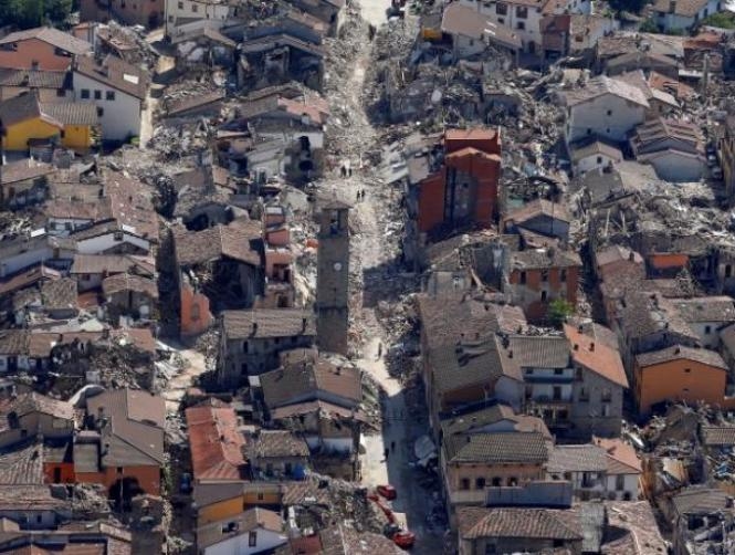 Italian Quake Town May Sue Charlie Hebdo Over 'Lasagne' Cartoon