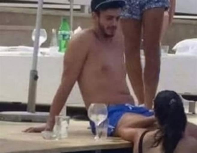 بالصورة: سعد لمجرد في المسبح... معها