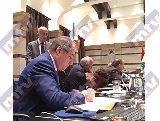 بالصورة: شبطيني المظلومة و... النائمة!