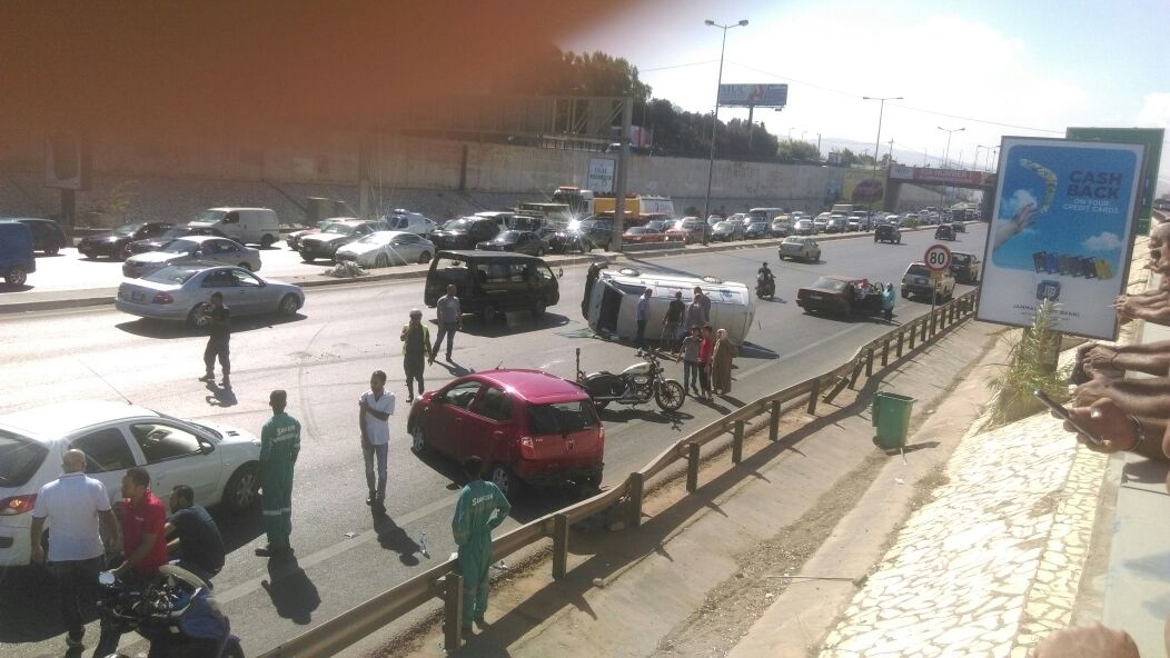 بالصور: فان يثير بلبلة على طريق المطار