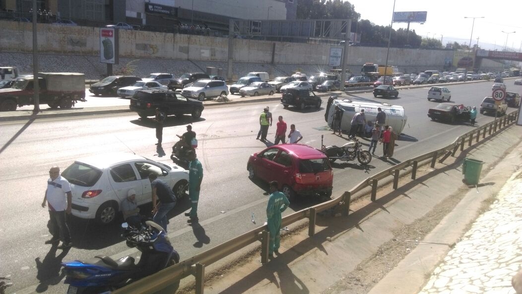 بالصور: فان يثير بلبلة على طريق المطار