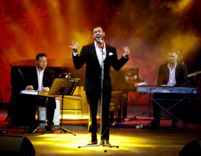 بالصور: كاظم الساهر رومنسيّ في طرابلس