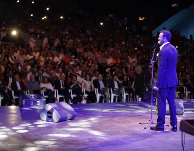 بالصور: كاظم الساهر رومنسيّ في طرابلس