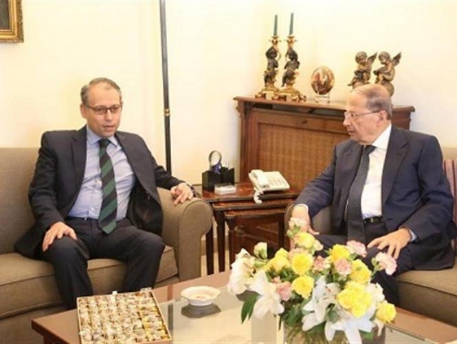 عون التقى السفير المصري