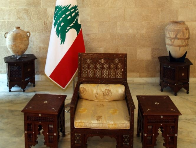 لبنان محكوم بتوجهين متضاربين
