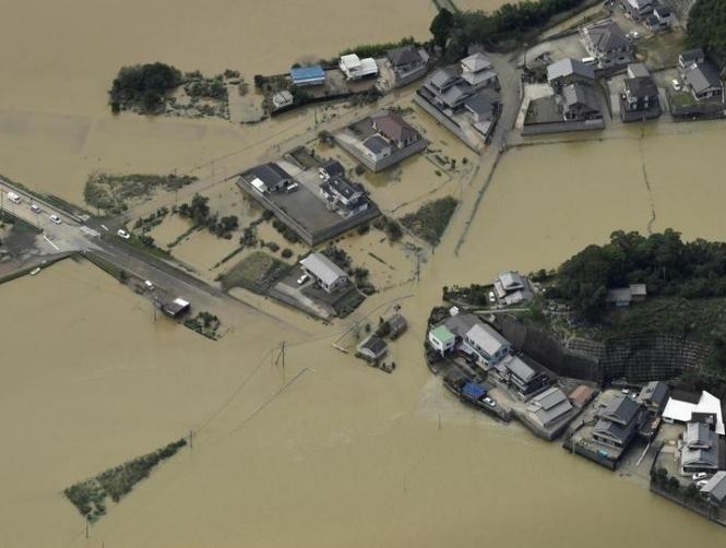 Typhoon Malakas Hits Southern Japan, Heading Toward Tokyo