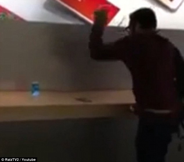 Man Walks into Apple Store, Smashes Every iPhone in Sight