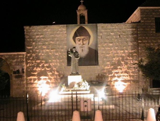 ... وما أدراك بما يحصل في عنايا مار شربل ليلاً!