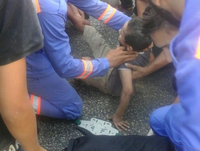 بالصور: طفل بحالة خطرة إثر صدمه