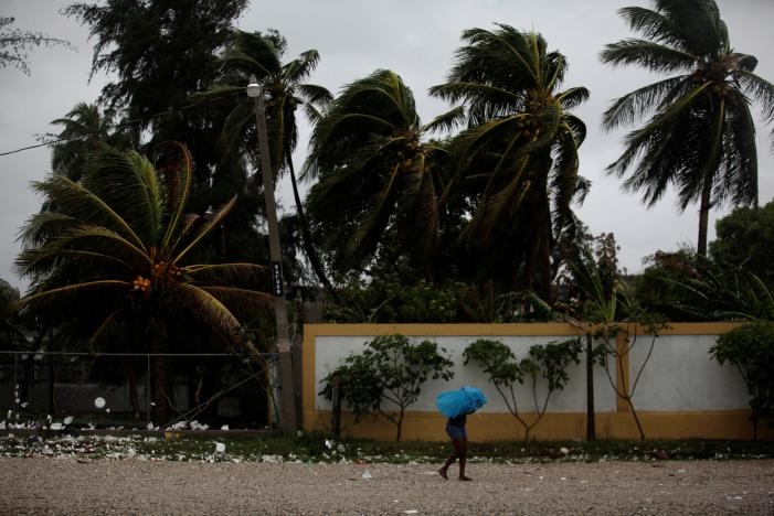 Photos: Hurricane Matthew Slams with Deadly Waves
