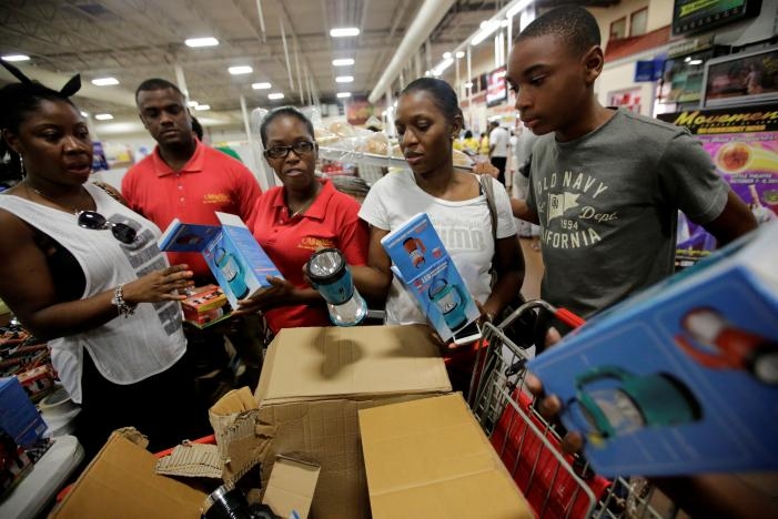 Photos: Hurricane Matthew Slams with Deadly Waves