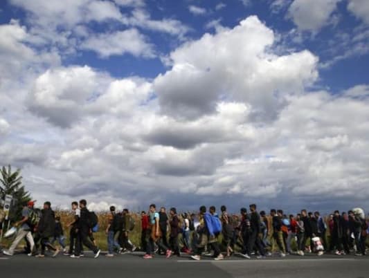 Serbia migrants march in protest at camp conditions