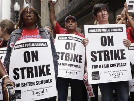 Strike deadline near, dire finances complicate Chicago school talks